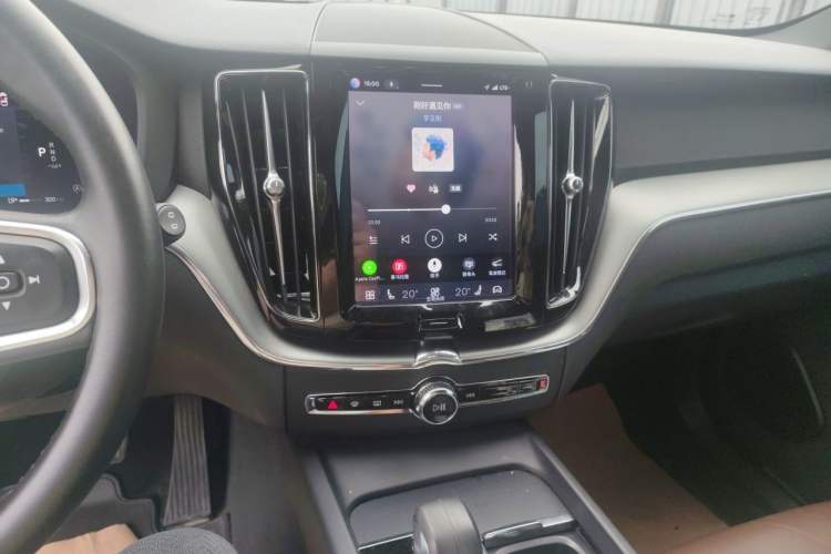 Used Volvo XC60 2022 B5 4x4 Zhiyi Luxury Edition Audio And AC Panel