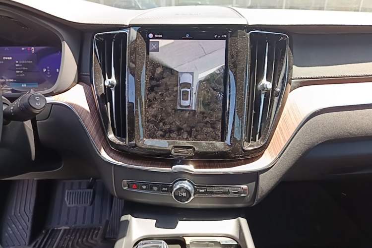 Used Volvo XC60 2022 B5 4x4 Zhiya Luxury Edition Audio And AC Panel