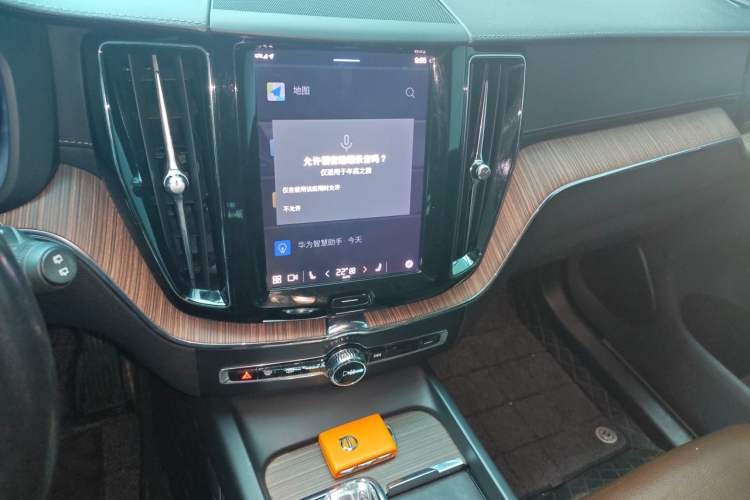 Used Volvo XC60 2022 B5 4x4 Smart Luxury Edition Audio And AC Panel