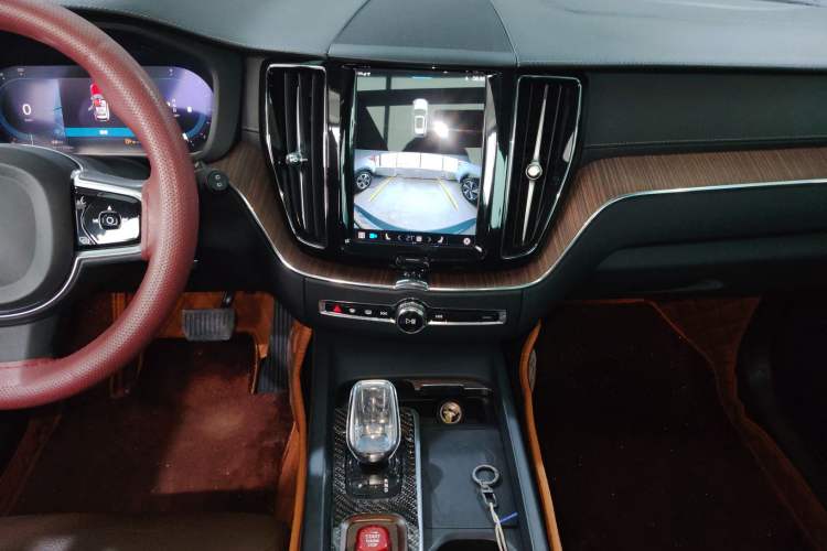 Used Volvo XC60 2022 B5 4x4 Smart Luxury Edition Audio And AC Panel