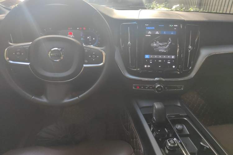 Used Volvo XC60 2022 B5 4x4 Zhiyi Sport Edition Center Console