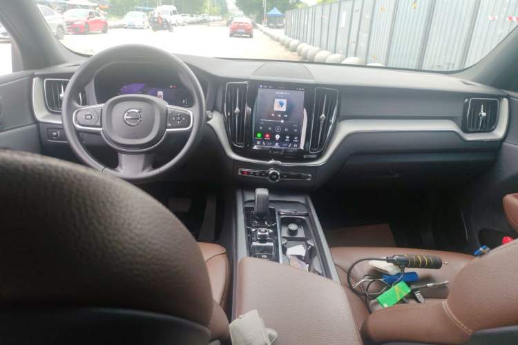 Used Volvo XC60 2022 B5 4x4 Zhiyi Luxury Edition Center Console