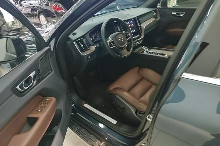 Used Volvo XC60 2022 B5 4x4 Zhiya Luxury Edition Driver Seat