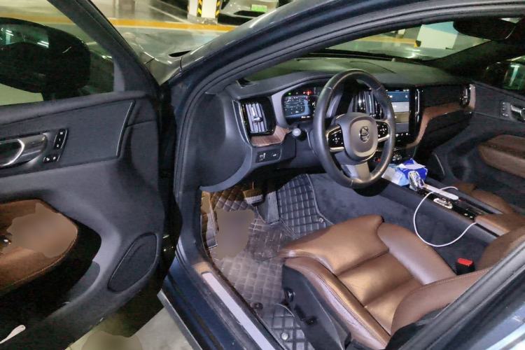 Used Volvo XC60 2022 B5 4x4 Smart Luxury Edition Driver Seat