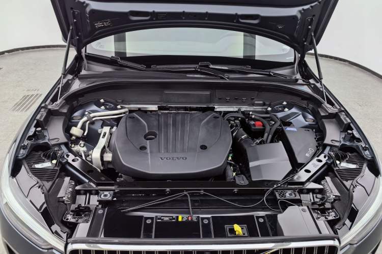 Used Volvo XC60 2022 B5 4x4 Zhiyi Luxury Edition Engine Bay