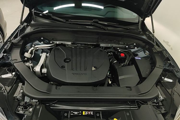 Used Volvo XC60 2022 B5 4x4 Zhiya Luxury Edition Engine Bay