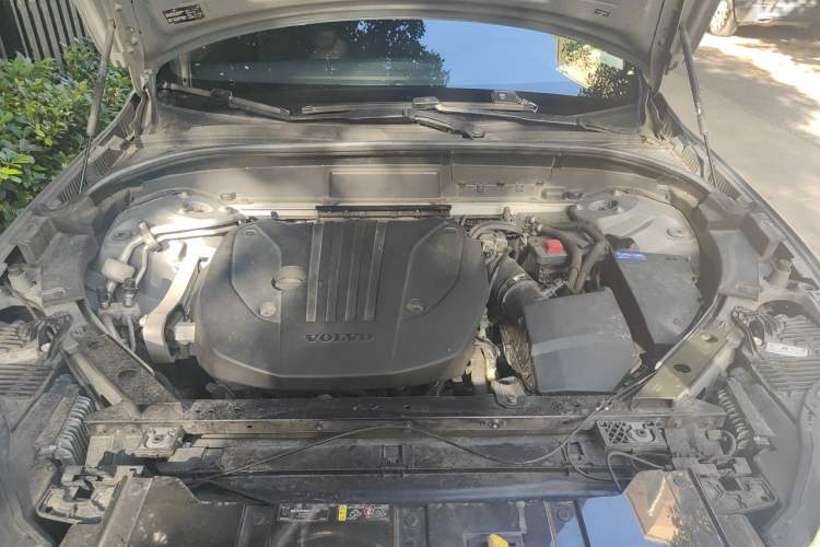 Used Volvo XC60 2022 B5 4x4 Zhiyi Sport Edition Engine Bay