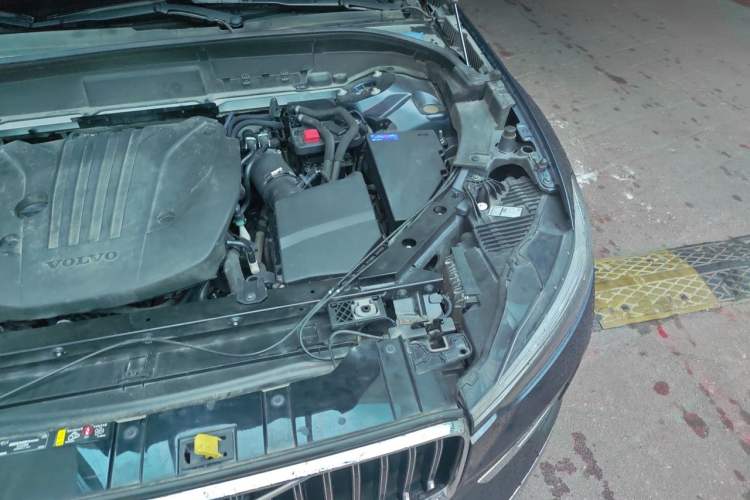 Used Volvo XC60 2022 B5 4x4 Smart Luxury Edition Engine Bay Left