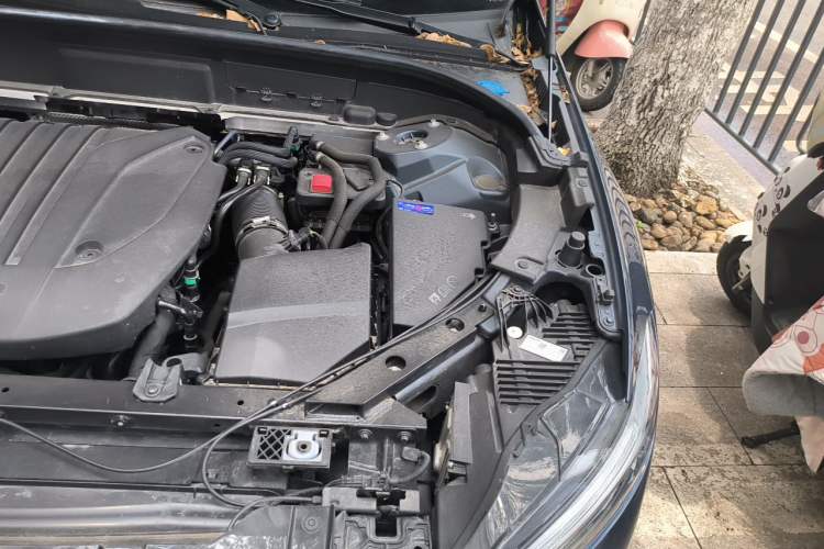 Used Volvo XC60 2022 B5 4x4 Zhiyi Luxury Edition Engine Bay Left