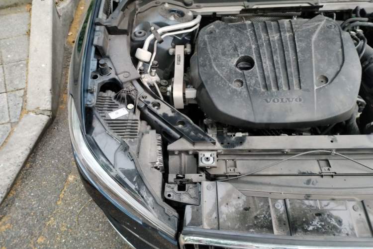 Used Volvo XC60 2022 B5 4x4 Zhiyi Luxury Edition Engine Bay Right
