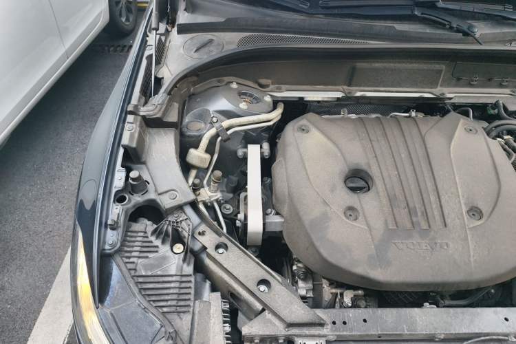 Used Volvo XC60 2022 B5 4x4 Zhiyi Luxury Edition Engine Bay Right
