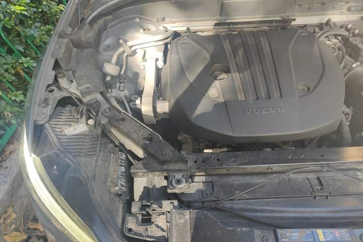 Used Volvo XC60 2022 B5 4x4 Zhiyi Sport Edition Engine Bay Right