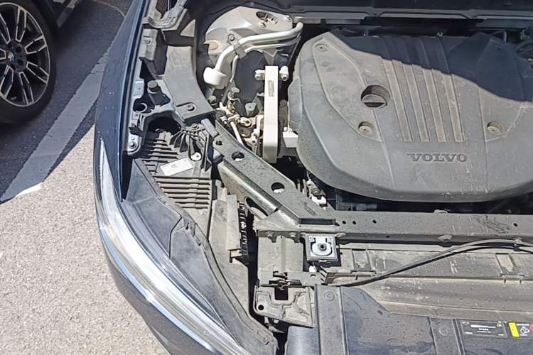 Used Volvo XC60 2022 B5 4x4 Zhiya Luxury Edition Engine Bay Right