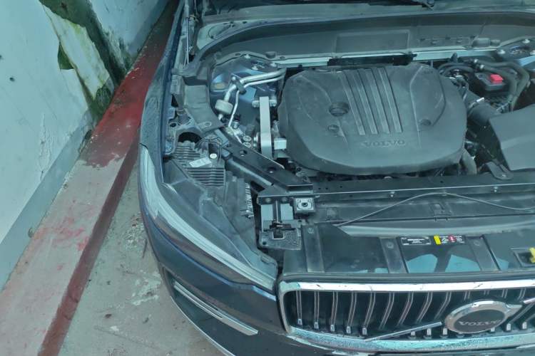 Used Volvo XC60 2022 B5 4x4 Smart Luxury Edition Engine Bay Right