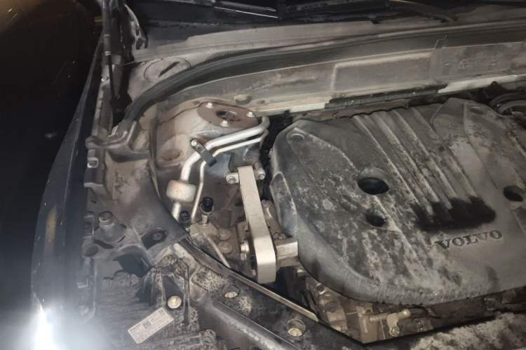 Used Volvo XC60 2022 B5 4x4 Smart Luxury Edition Engine Bay Right