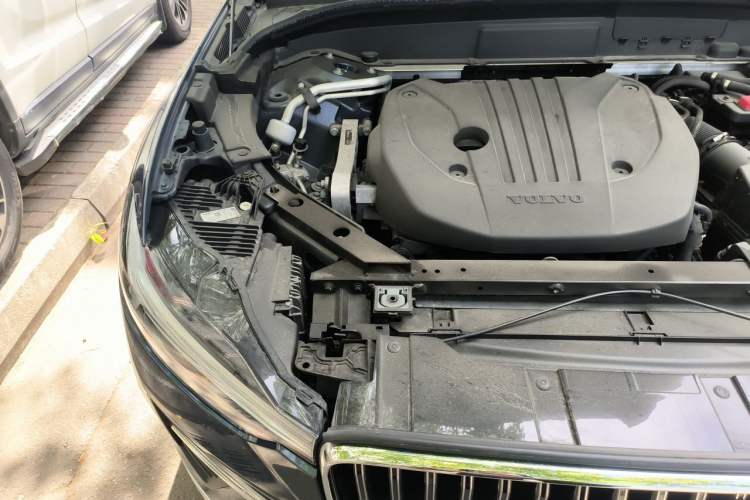 Used Volvo XC60 2022 B5 4x4 Zhiyi Luxury Edition Engine Bay Right