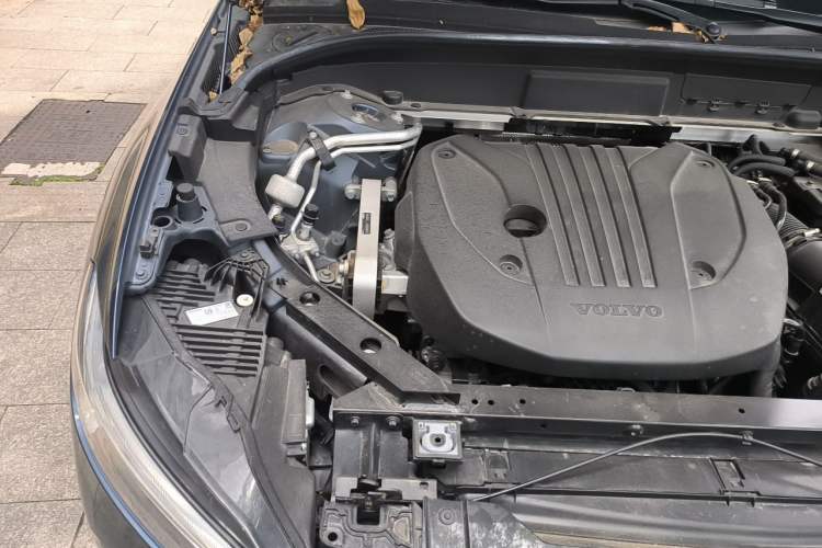 Used Volvo XC60 2022 B5 4x4 Zhiyi Luxury Edition Engine Bay Right