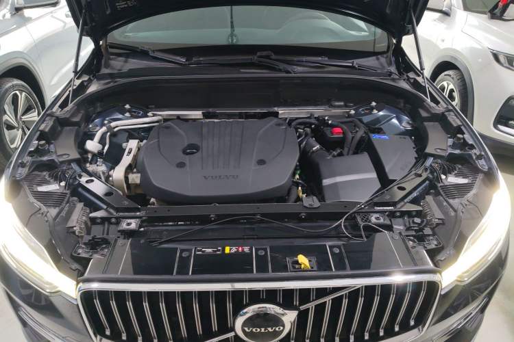 Used Volvo XC60 2022 B5 4x4 Smart Luxury Edition Engine Bay