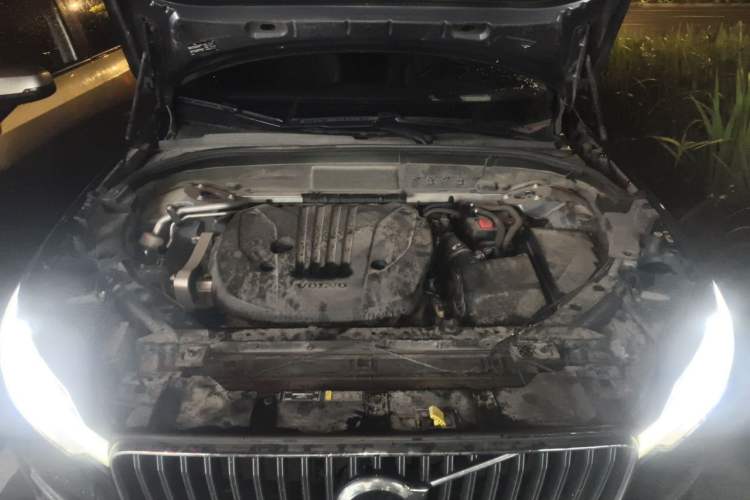 Used Volvo XC60 2022 B5 4x4 Smart Luxury Edition Engine Bay