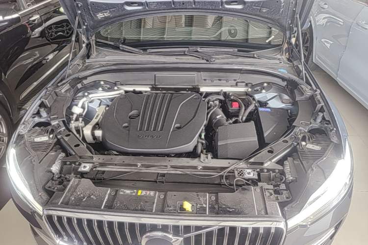 Used Volvo XC60 2022 B5 4x4 Smart Luxury Edition Engine Bay
