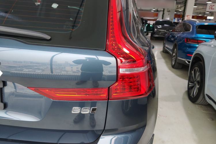 Used Volvo XC60 2022 B5 4x4 Smart Luxury Edition Exterior 6