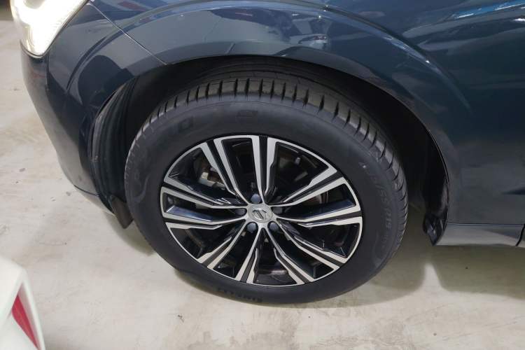 Used Volvo XC60 2022 B5 4x4 Smart Luxury Edition Exterior 7