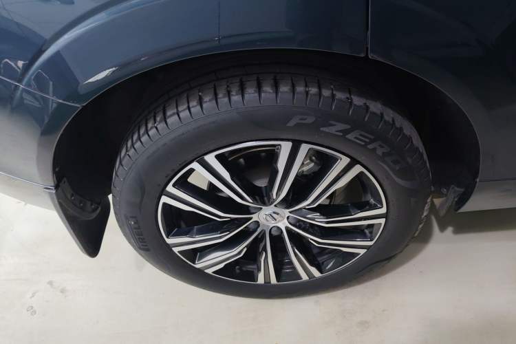 Used Volvo XC60 2022 B5 4x4 Smart Luxury Edition Exterior 8