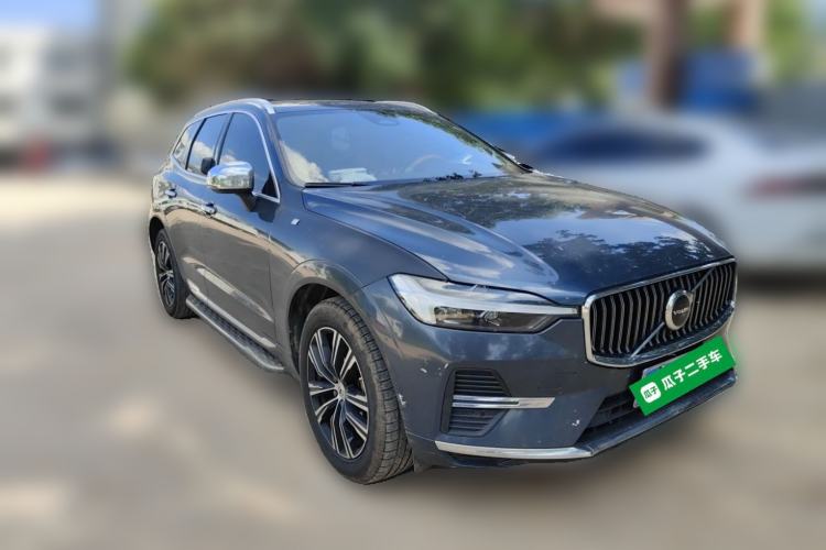 Used Volvo XC60 2022 B5 4x4 Smart Luxury Edition Front Right 45 Deg