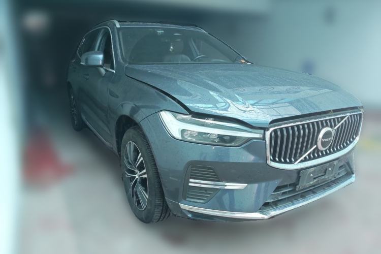 Used Volvo XC60 2022 B5 4x4 Smart Luxury Edition Front Right 45 Deg