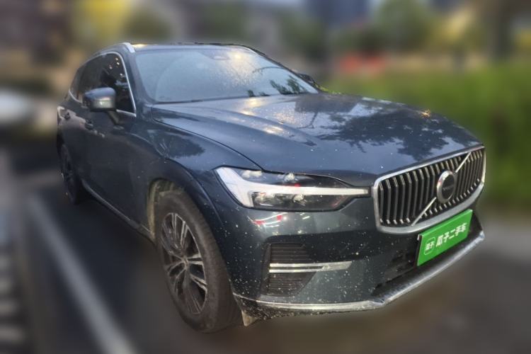 Used Volvo XC60 2022 B5 4x4 Smart Luxury Edition Front Right 45 Deg