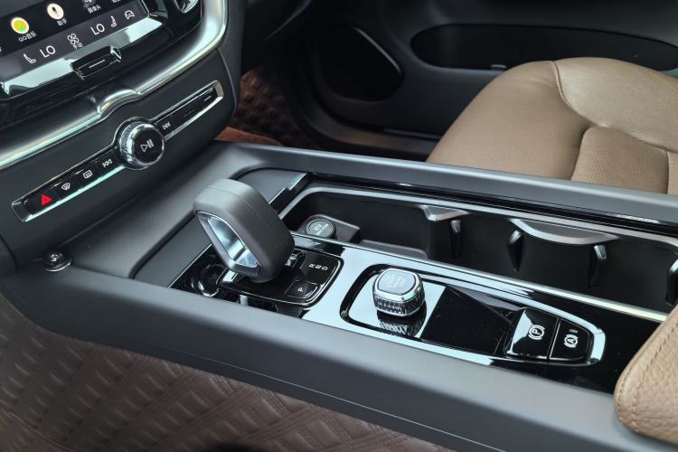 Used Volvo XC60 2022 B5 4x4 Zhiyi Luxury Edition Gear Lever