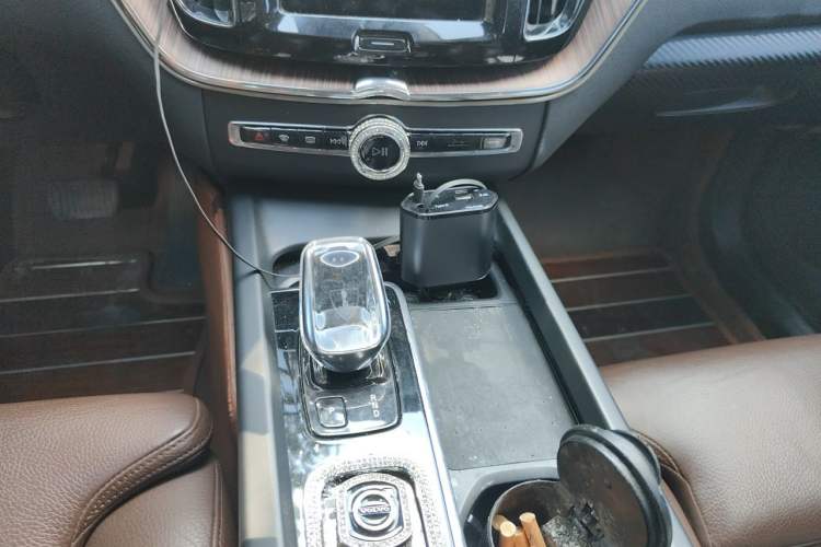 Used Volvo XC60 2022 B5 4x4 Smart Luxury Edition Gear Lever