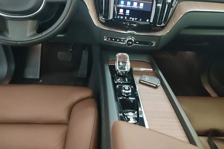 Used Volvo XC60 2022 B5 4x4 Zhiya Luxury Edition Gear Lever