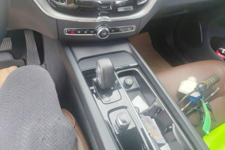 Used Volvo XC60 2022 B5 4x4 Zhiyi Luxury Edition Gear Lever