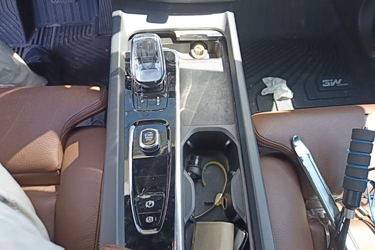 Used Volvo XC60 2022 B5 4x4 Zhiya Luxury Edition Gear Lever