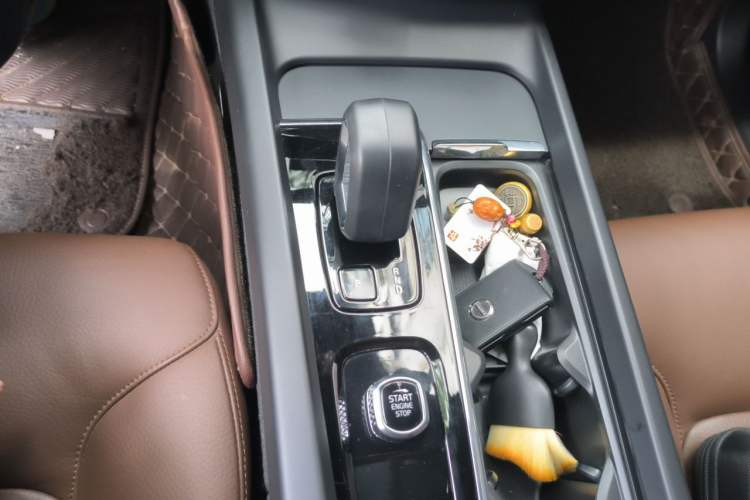 Used Volvo XC60 2022 B5 4x4 Zhiyi Luxury Edition Gear Lever