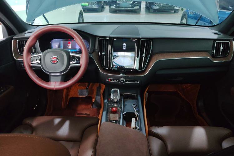 Used Volvo XC60 2022 B5 4x4 Smart Luxury Edition Interior 2