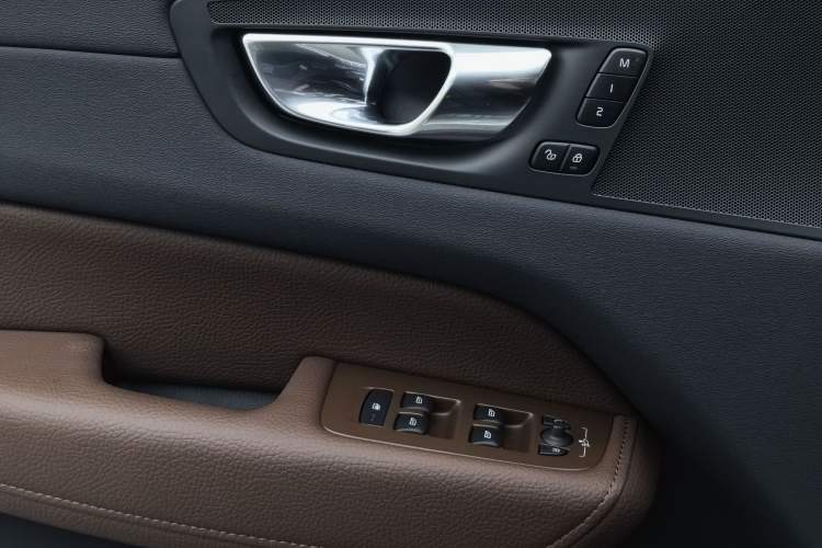 Used Volvo XC60 2022 B5 4x4 Zhiyi Luxury Edition Interior 9
