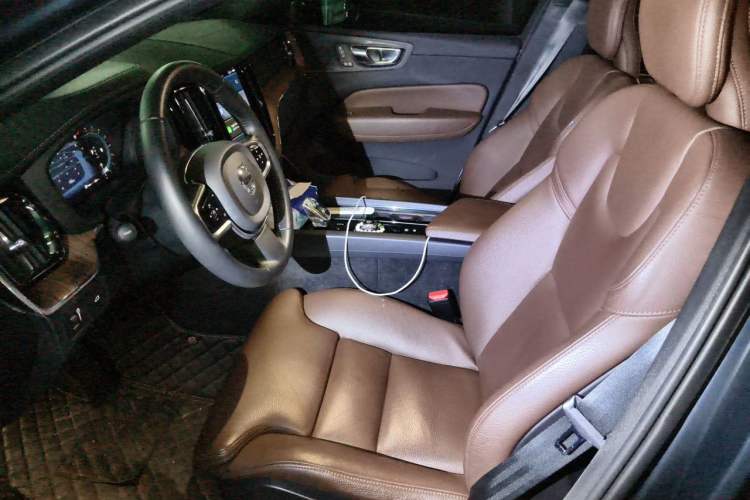 Used Volvo XC60 2022 B5 4x4 Smart Luxury Edition Left Front Seat
