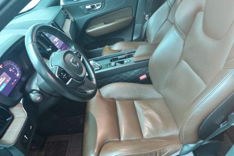 Used Volvo XC60 2022 B5 4x4 Smart Luxury Edition Left Front Seat
