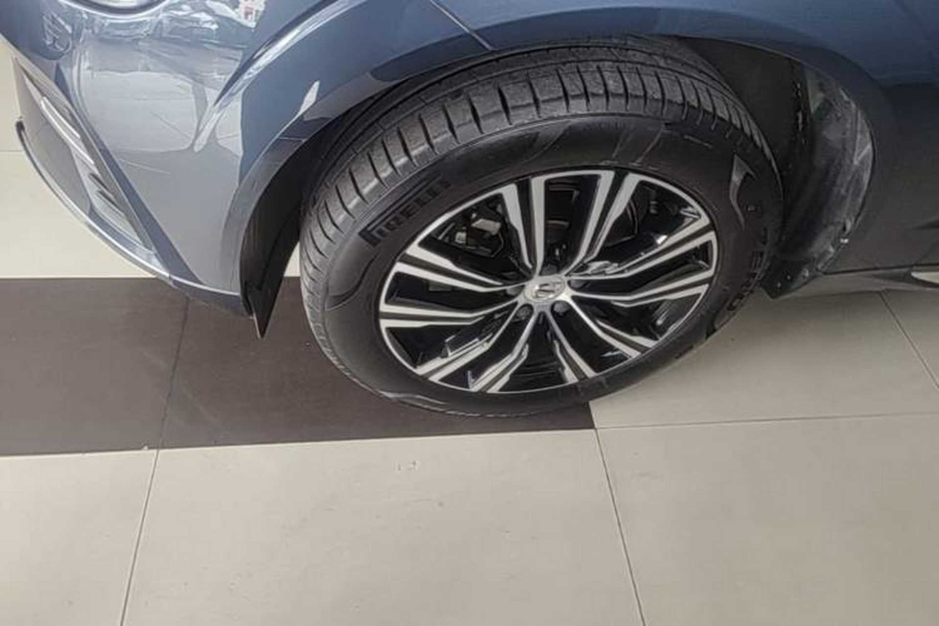 Used Volvo XC60 2022 B5 4x4 Smart Luxury Edition Left Front Wheel Hub