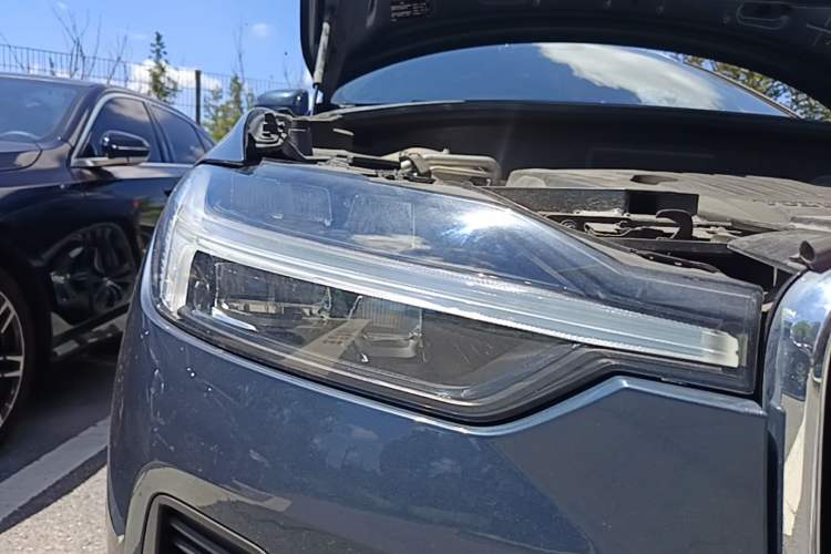 Used Volvo XC60 2022 B5 4x4 Zhiya Luxury Edition Right Front Headlight