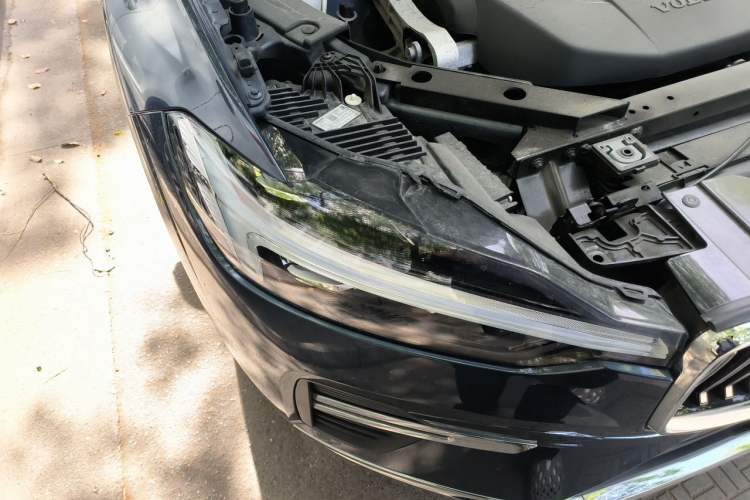 Used Volvo XC60 2022 B5 4x4 Zhiyi Luxury Edition Right Front Headlight