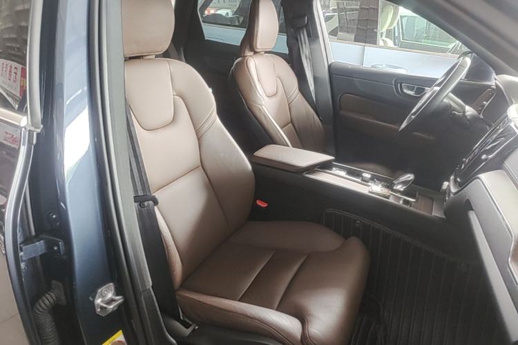 Used Volvo XC60 2022 B5 4x4 Smart Luxury Edition Right Front Seat