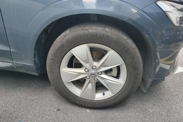 Used Volvo XC60 2022 B5 4x4 Zhiyi Luxury Edition Right Front Wheel Hub