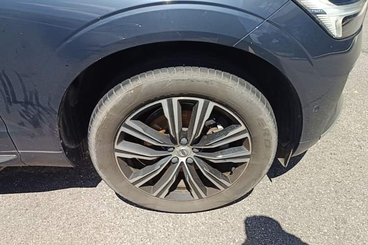 Used Volvo XC60 2022 B5 4x4 Zhiya Luxury Edition Right Front Wheel Hub