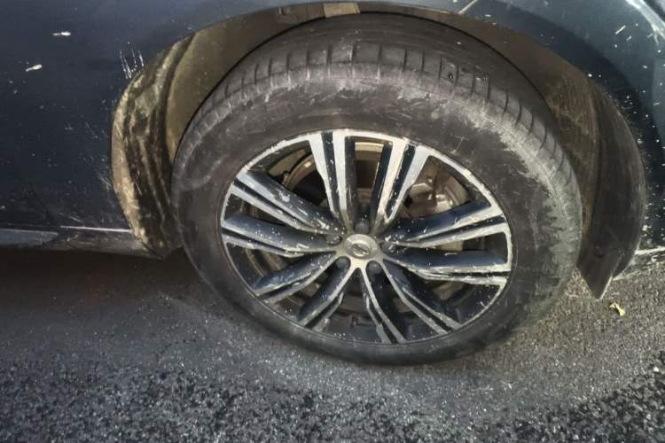 Used Volvo XC60 2022 B5 4x4 Smart Luxury Edition Right Front Wheel Hub