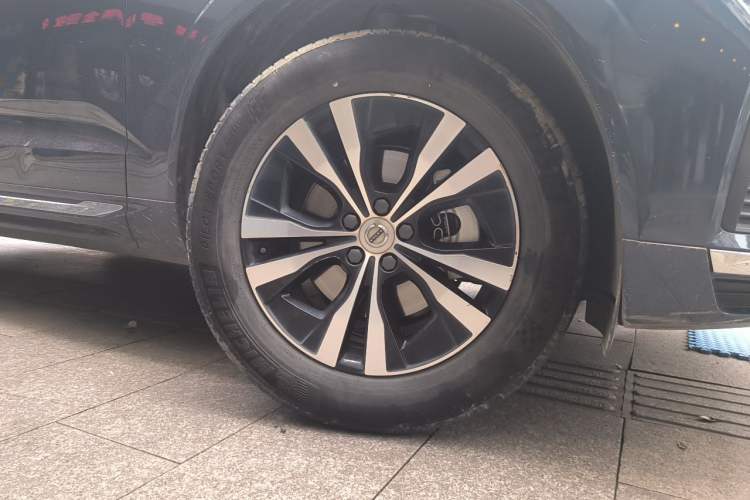 Used Volvo XC60 2022 B5 4x4 Zhiyi Luxury Edition Right Front Wheel Hub