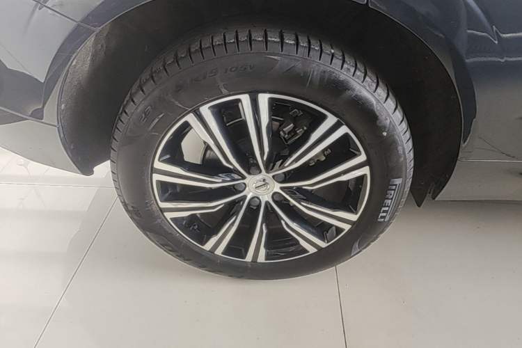 Used Volvo XC60 2022 B5 4x4 Smart Luxury Edition Right Rear Wheel Hub