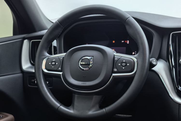 Used Volvo XC60 2022 B5 4x4 Zhiyi Luxury Edition Steering Wheel